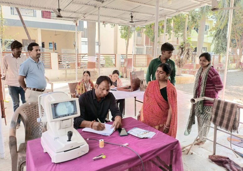 Free Eye Check-up at Hanuman Nagar